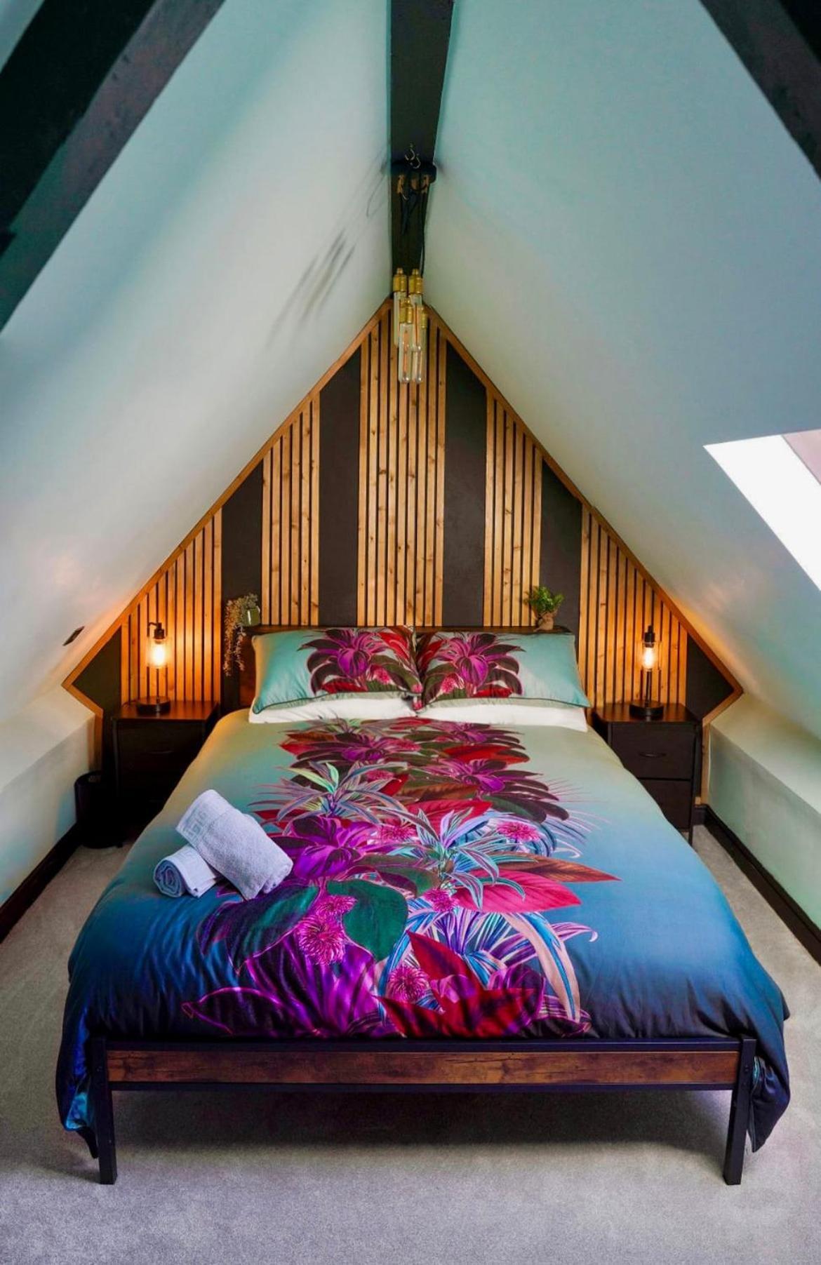 The Snug King Bed *